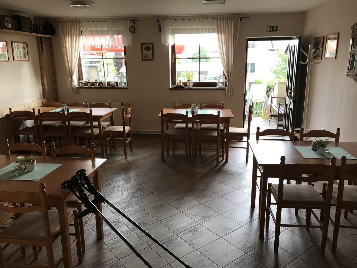 Restaurace A Penzion U Hasicu Klimkovice Екстер'єр фото